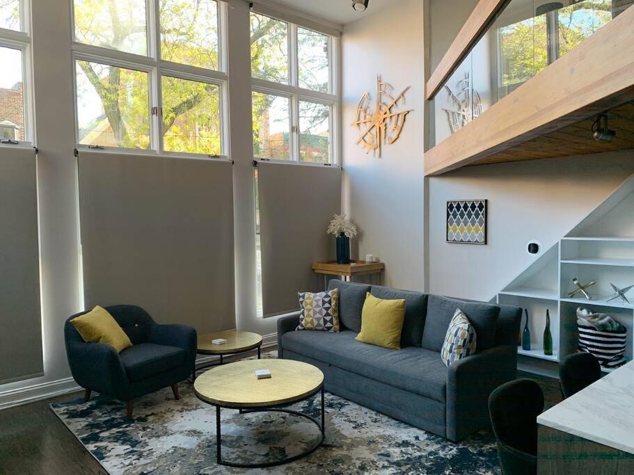 Lincoln Park Light-filled Loft Apartment *