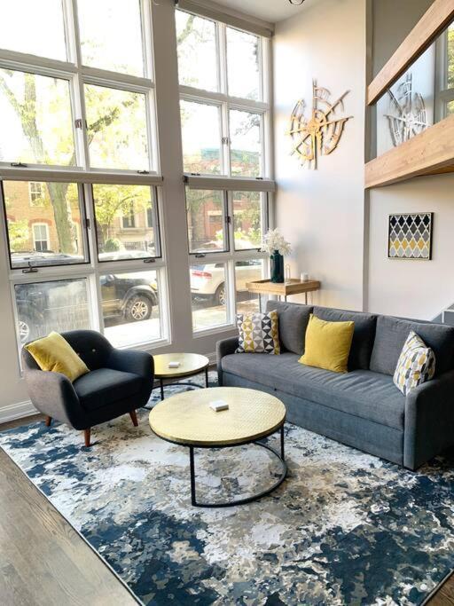 Lincoln Park Light-filled Loft Apartment Chicago