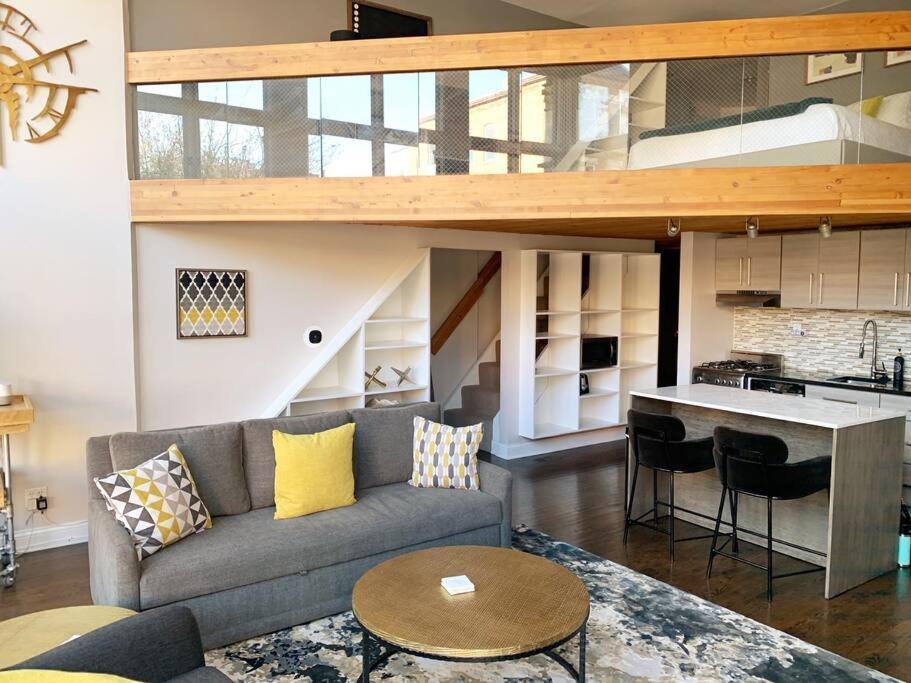 Lincoln Park Light-filled Loft Chicago